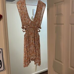 Open side dress, super cute